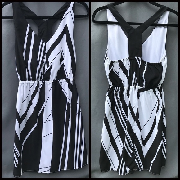 🖤 Love on a Hanger | Black & White Dress 🖤 - Picture 2 of 8